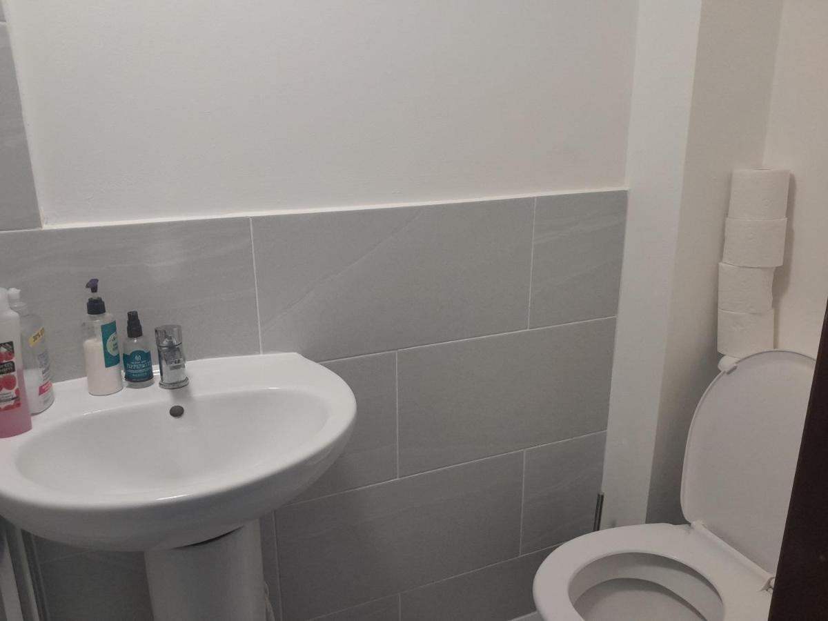 דירות Lovely 1-Bed Studio In לונדון מראה חיצוני תמונה