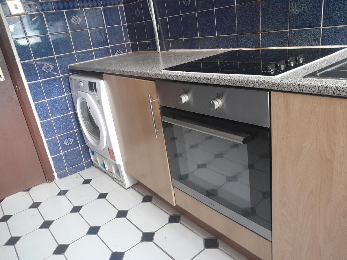 דירות Lovely 1-Bed Studio In לונדון מראה חיצוני תמונה