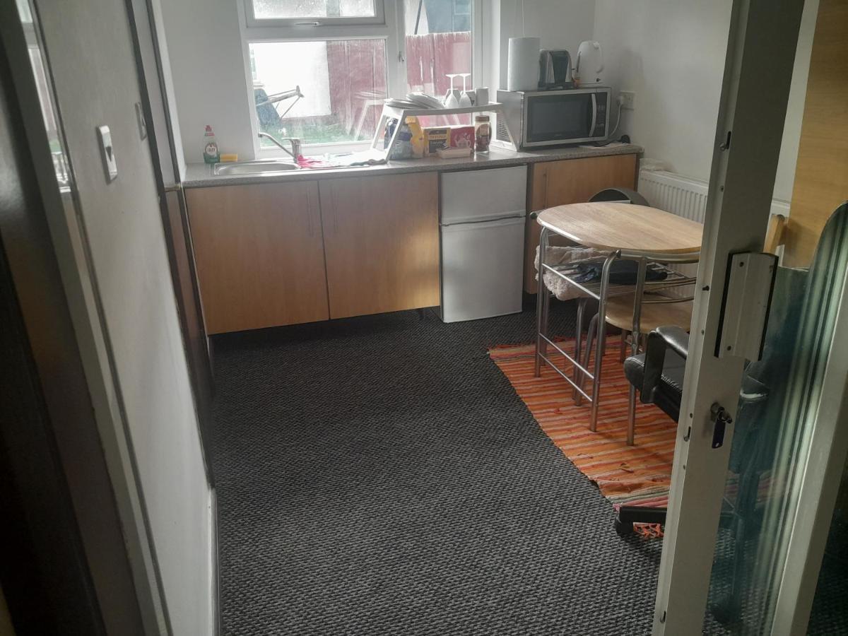דירות Lovely 1-Bed Studio In לונדון מראה חיצוני תמונה
